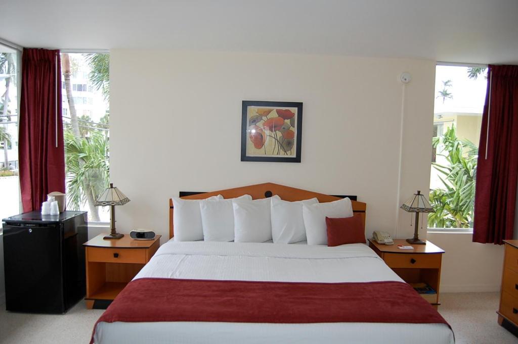 Alcazar Resort- Gay Mens Resort Fort Lauderdale Room photo