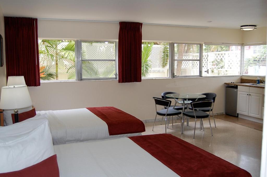Alcazar Resort- Gay Mens Resort Fort Lauderdale Room photo