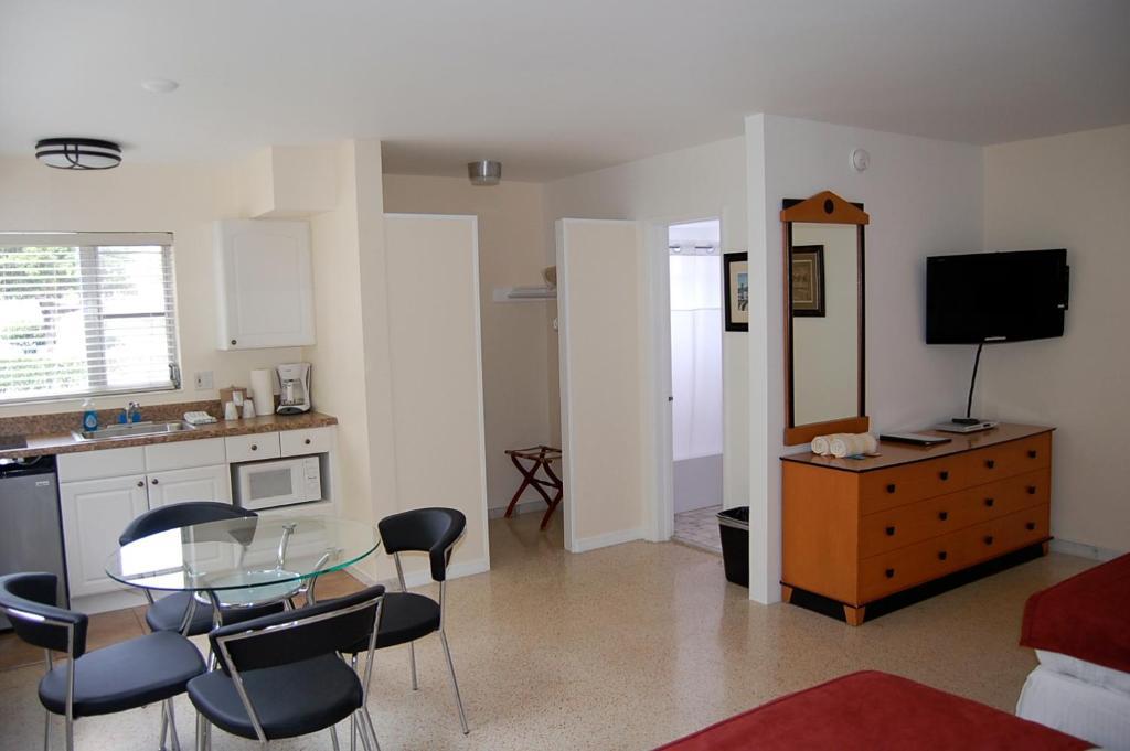 Alcazar Resort- Gay Mens Resort Fort Lauderdale Room photo