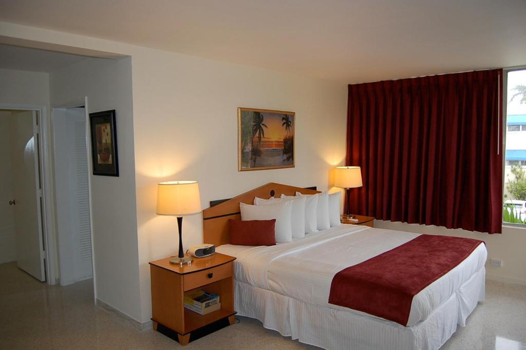 Alcazar Resort- Gay Mens Resort Fort Lauderdale Room photo